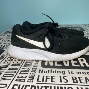 Nike Tanjun Sneakers